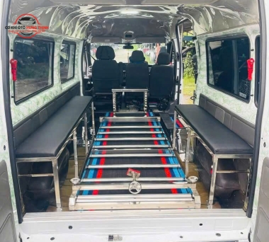 Lắp đặt giá để quan tài và bàn để bát hương