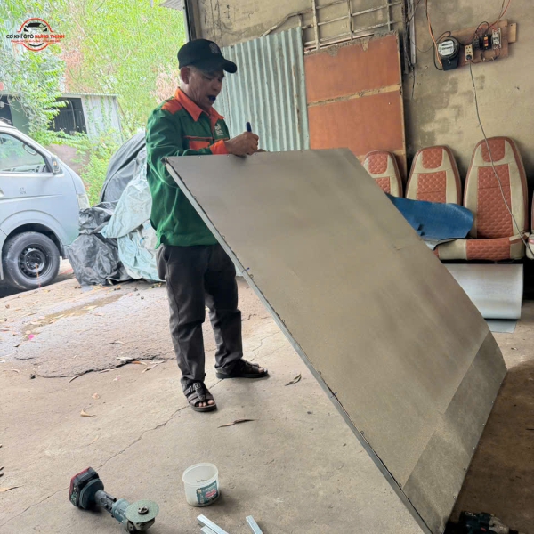 Gia cố sàn xe phục vụ vận chuyển