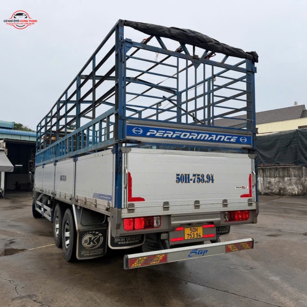 Tháo bỏ khung mui vách hông cũ